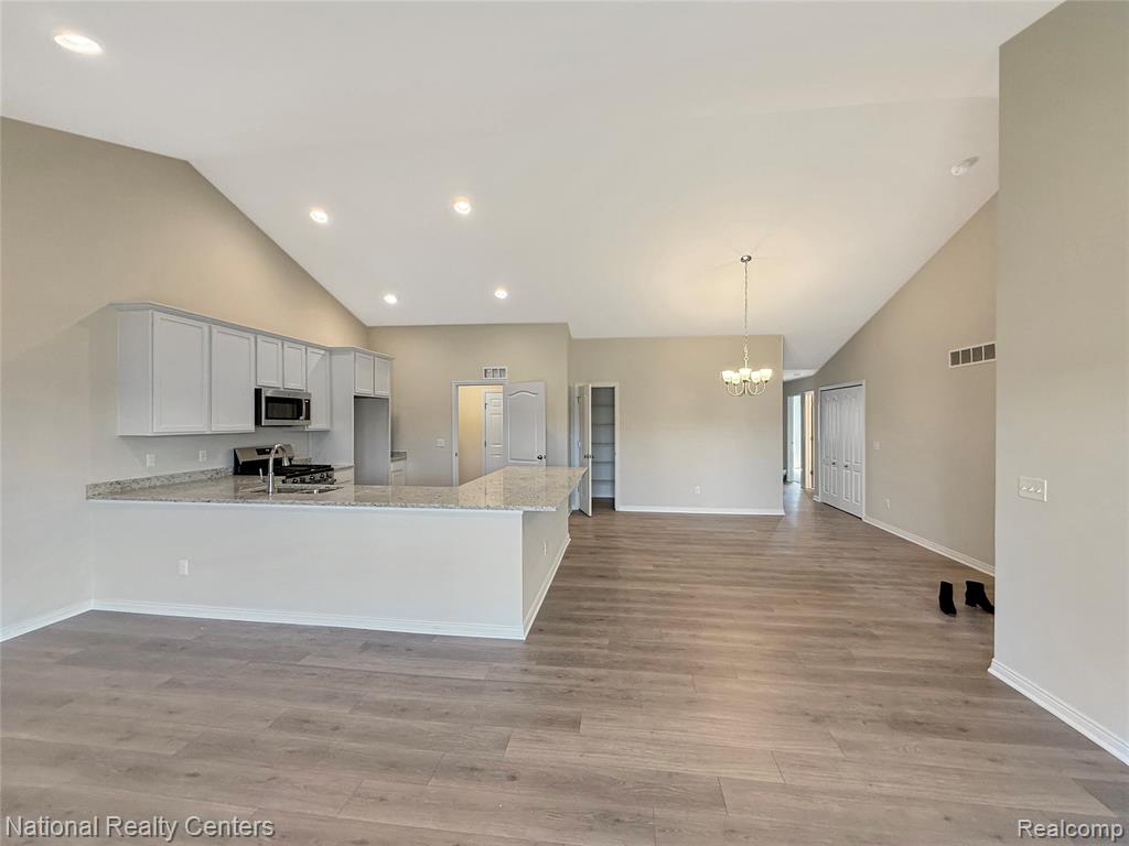 305 Devonshire Drive Property Photo 7