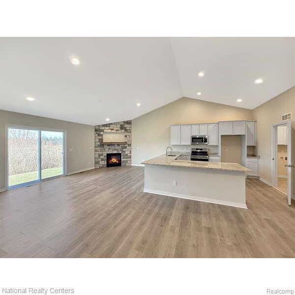 305 Devonshire Drive Property Photo 8