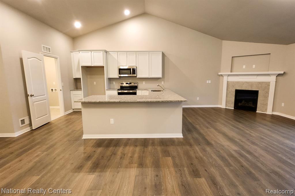 305 Devonshire Drive Property Photo 9