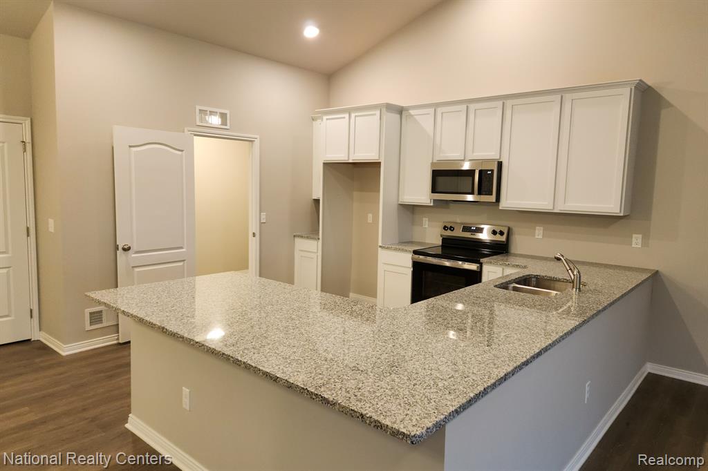 305 Devonshire Drive Property Photo 12