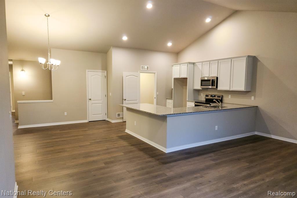 305 Devonshire Drive Property Photo 13