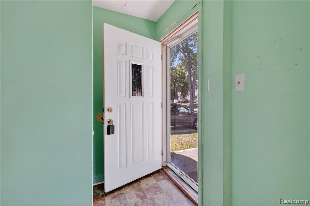 33953 Glover Street Property Photo 5