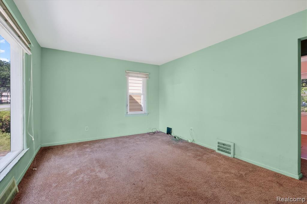 33953 Glover Street Property Photo 6