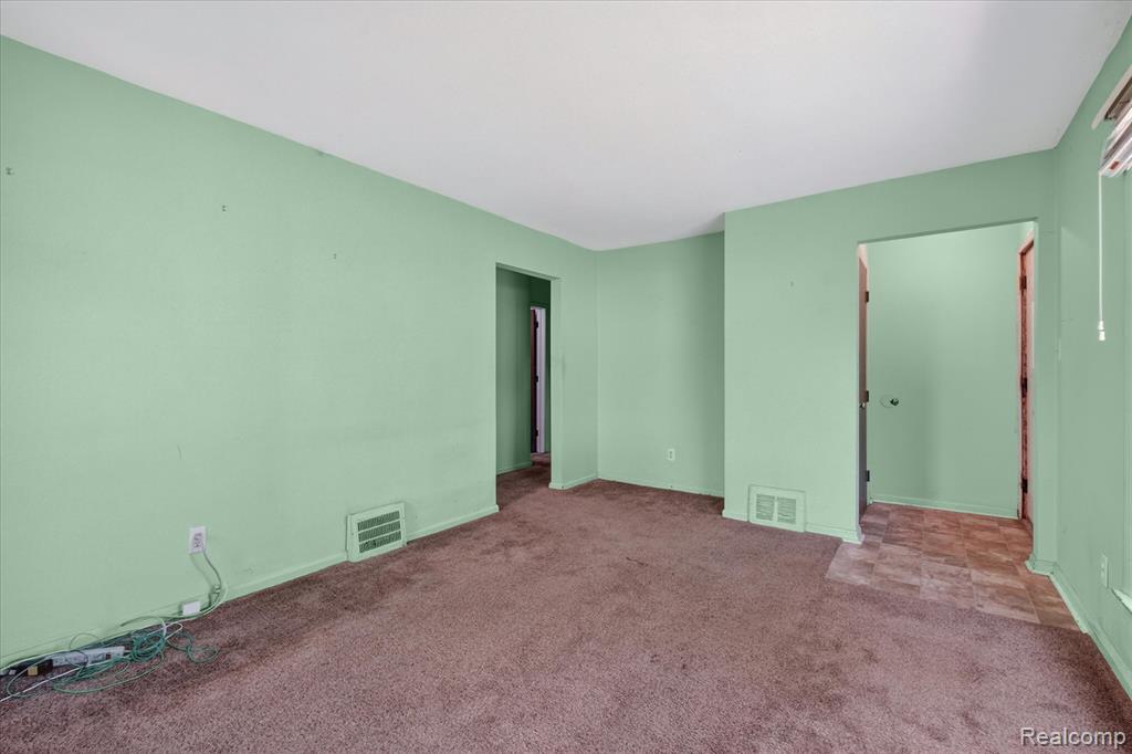 33953 Glover Street Property Photo 9