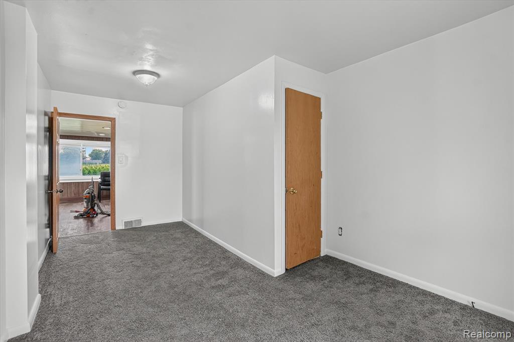5660 Tittabawassee Road Property Photo 19