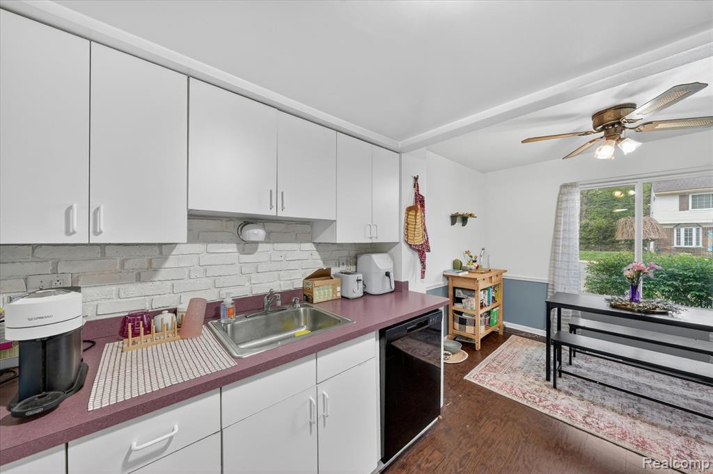 39700 Manor Drive Property Photo 12