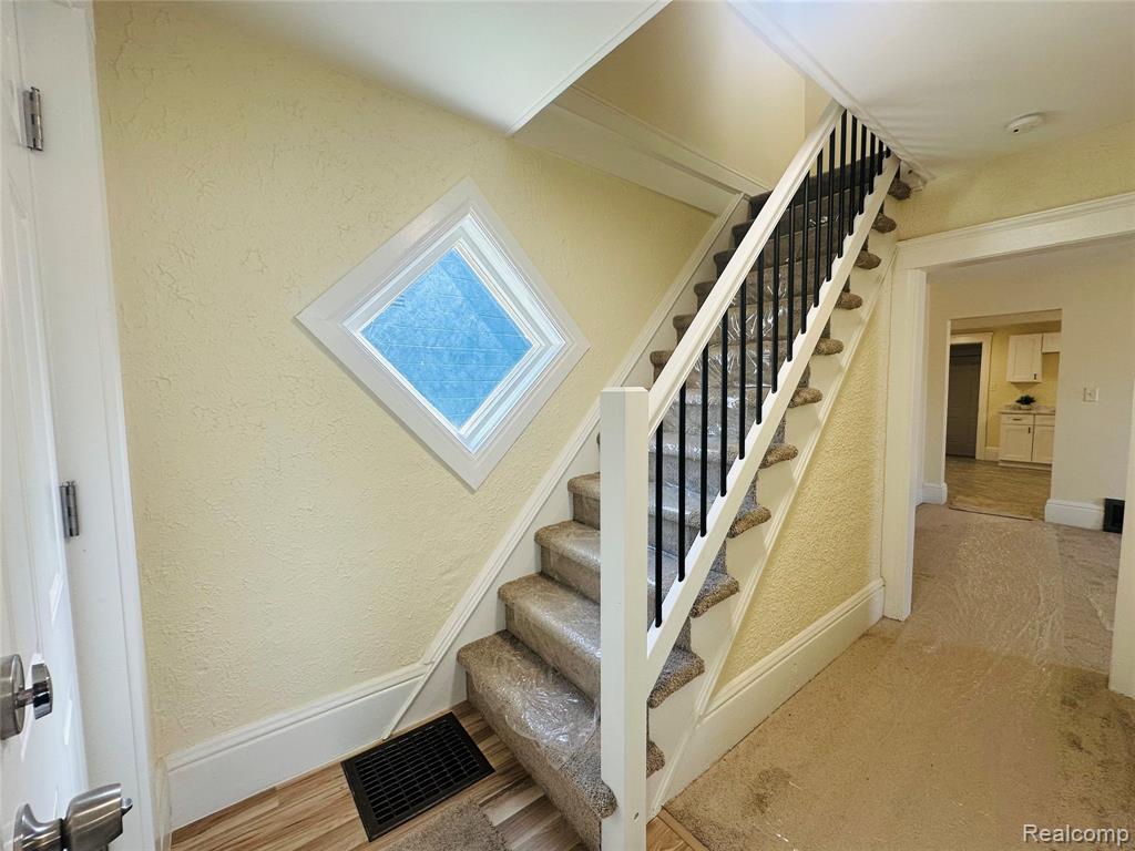 18576 Jefferson Property Photo 3