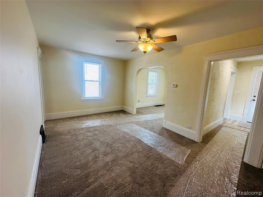 18576 Jefferson Property Photo 6