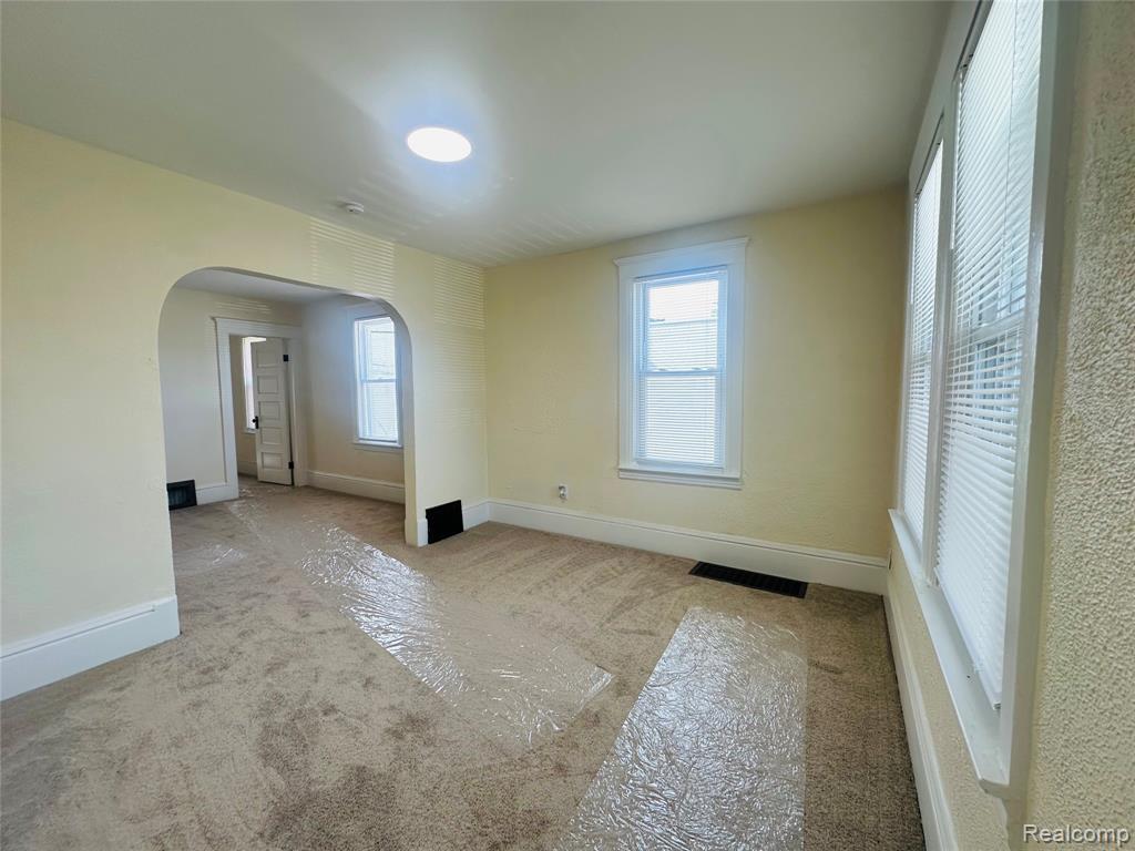 18576 Jefferson Property Photo 7