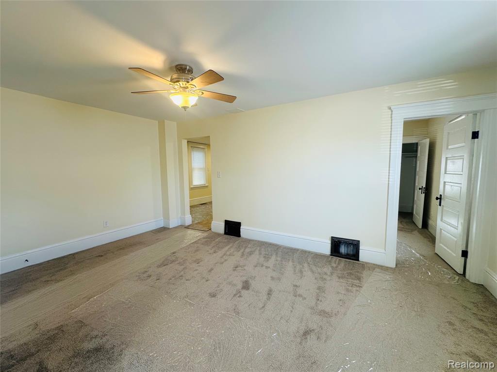 18576 Jefferson Property Photo 8