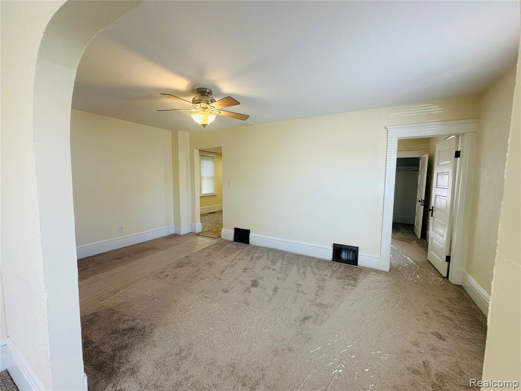 18576 Jefferson Property Photo 9