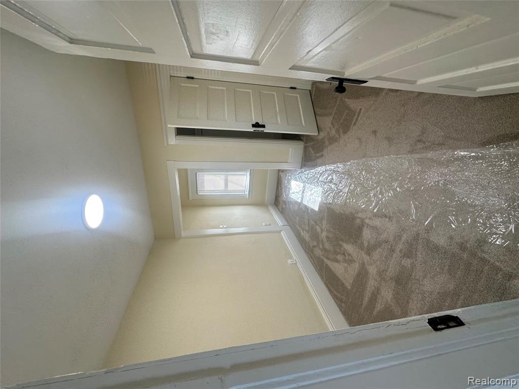 18576 Jefferson Property Photo 11