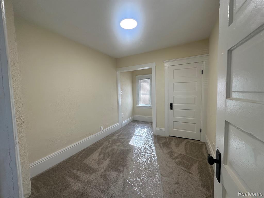 18576 Jefferson Property Photo 13