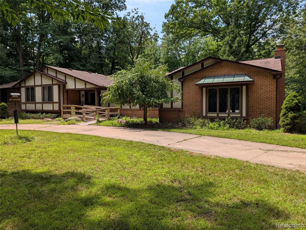 9345 Weber Road Property Photo 1