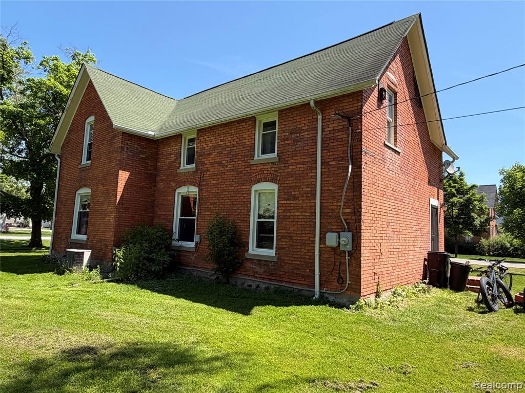 208 E Mill Street Property Photo 5