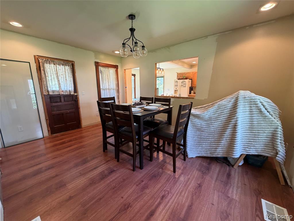 208 E Mill Street Property Photo 9