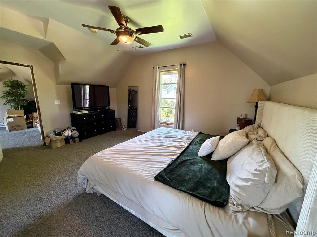 208 E Mill Street Property Photo 16