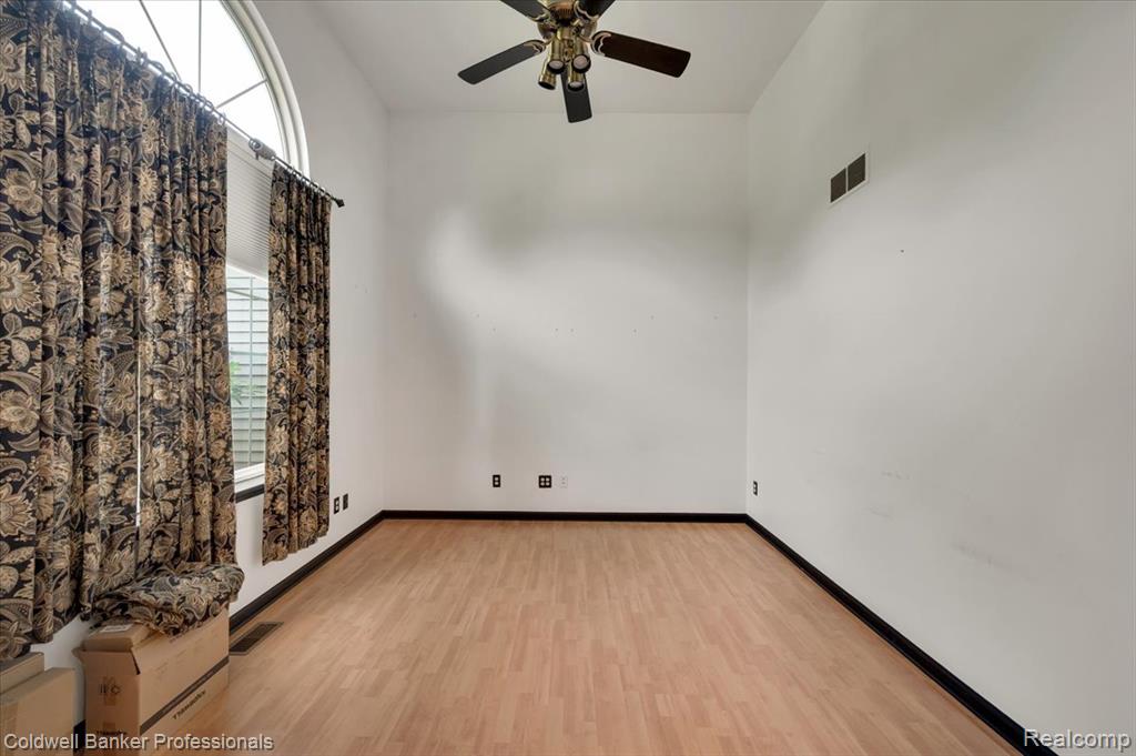 604 Carriage Way Property Photo 13