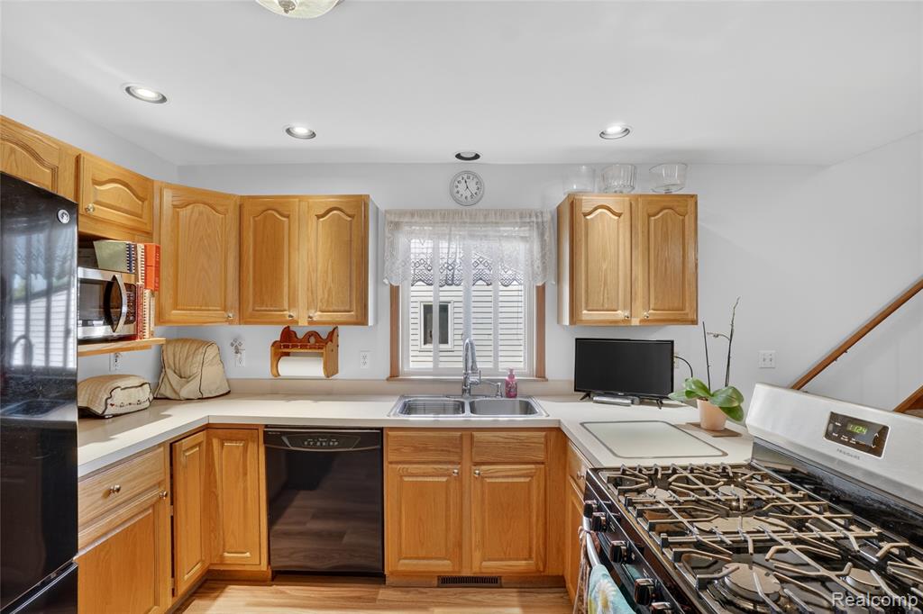 7166 Alpine Drive Property Photo 12
