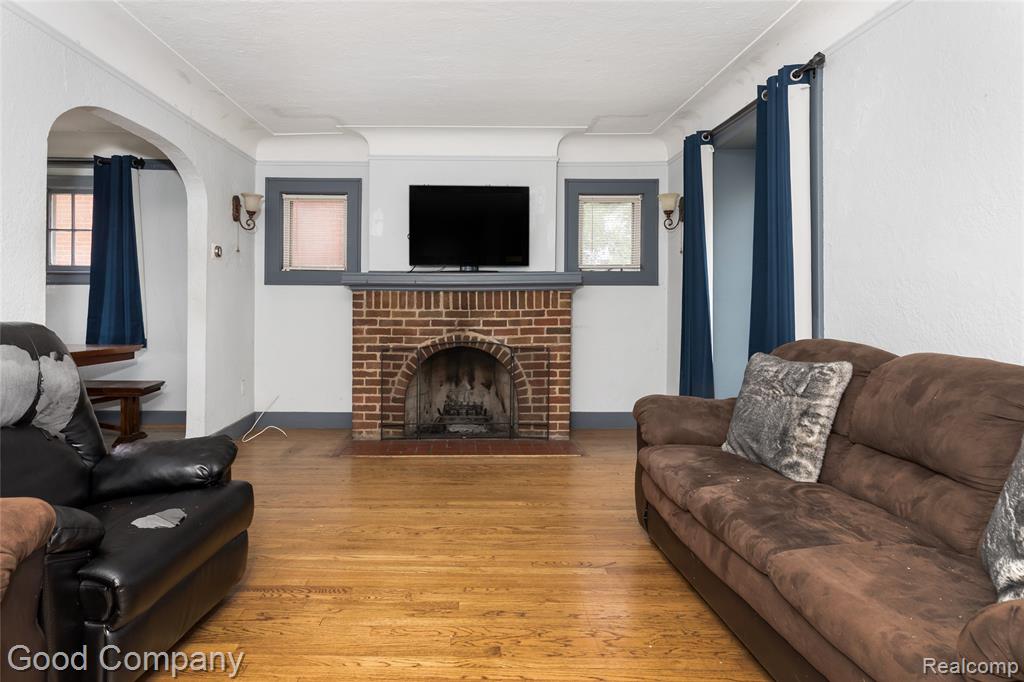15223 Thomas Avenue Property Photo 3