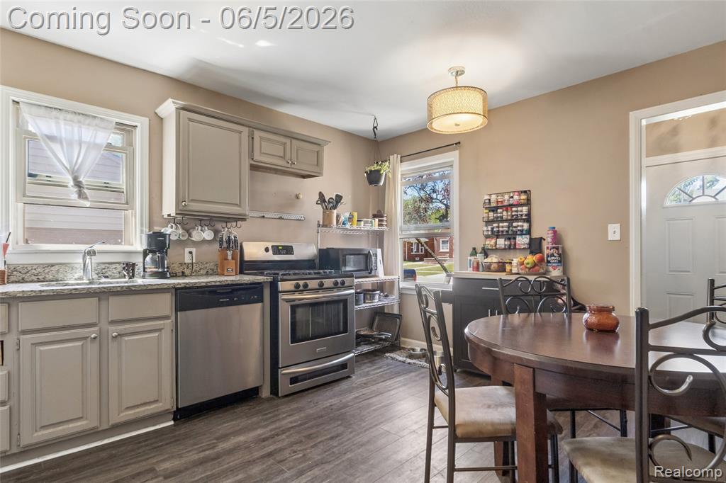 679 Moran Avenue Property Photo 4
