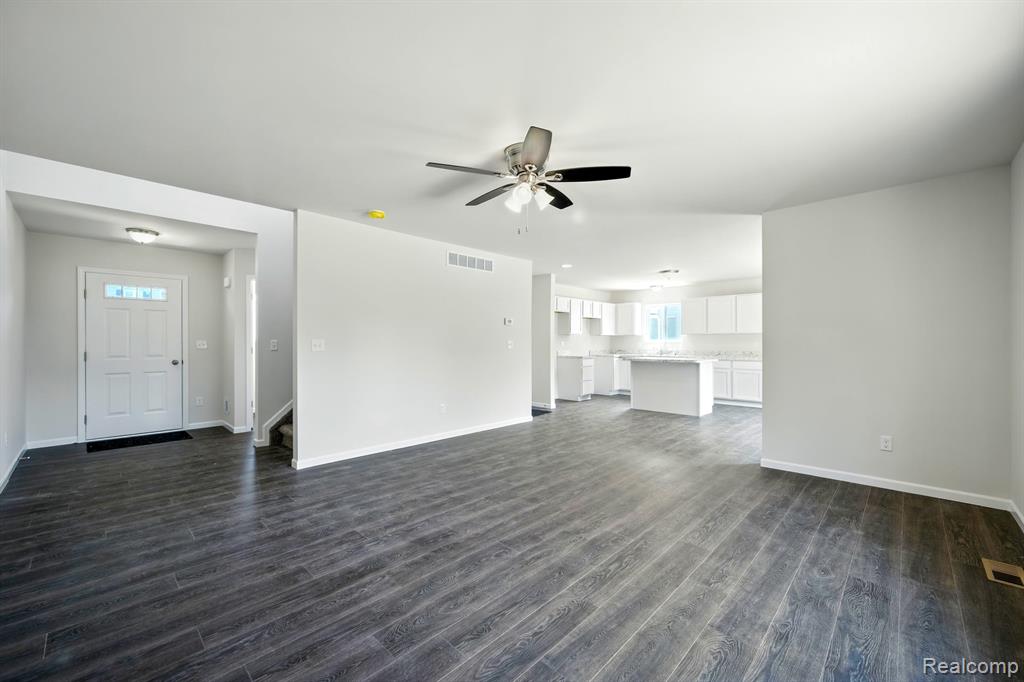 5751 Copper Tree Park Property Photo 7