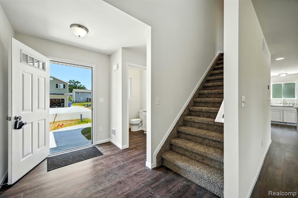 5751 Copper Tree Park Property Photo 8