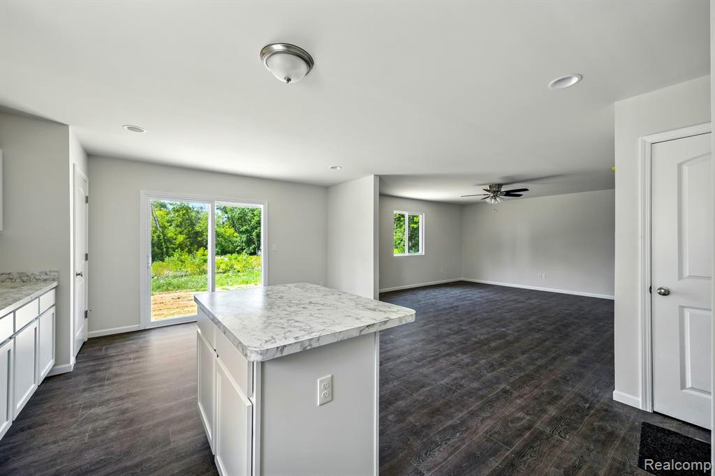 5751 Copper Tree Park Property Photo 9