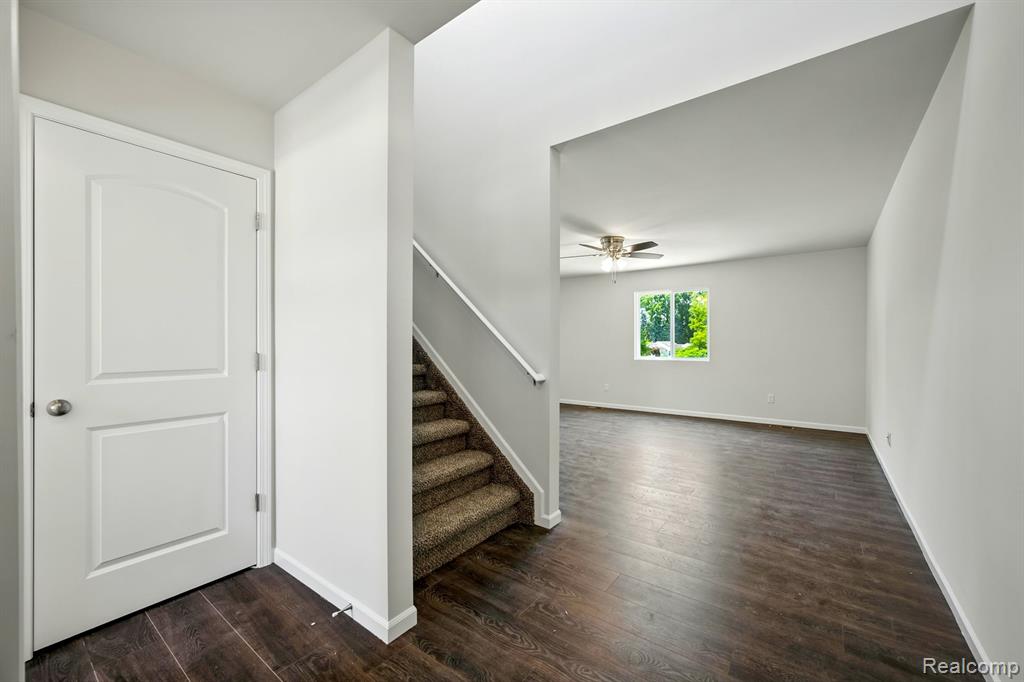 5751 Copper Tree Park Property Photo 10