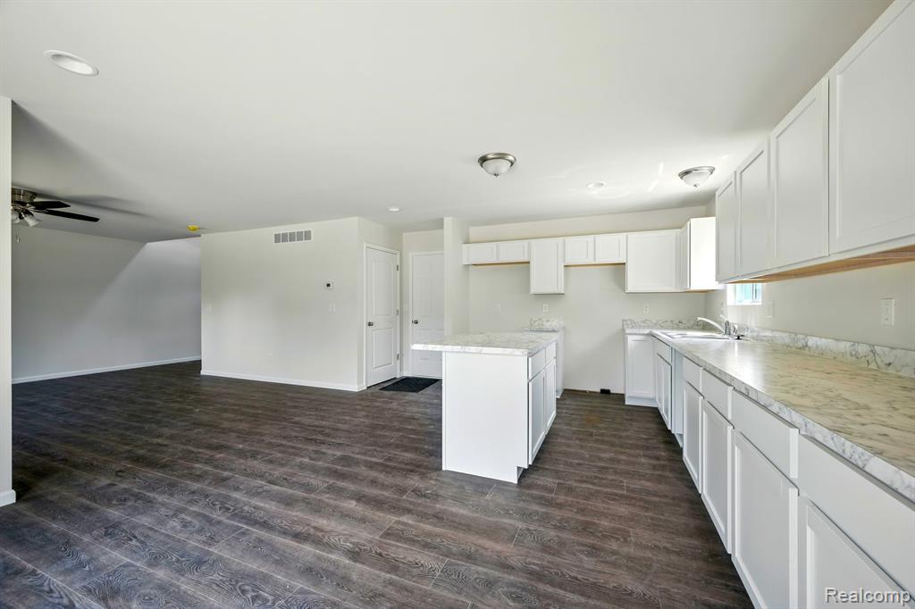 5751 Copper Tree Park Property Photo 12