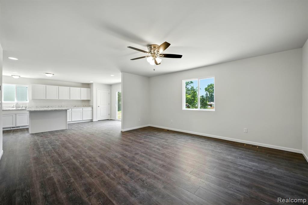 5751 Copper Tree Park Property Photo 13
