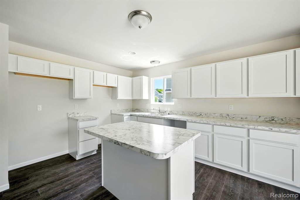 5751 Copper Tree Park Property Photo 14