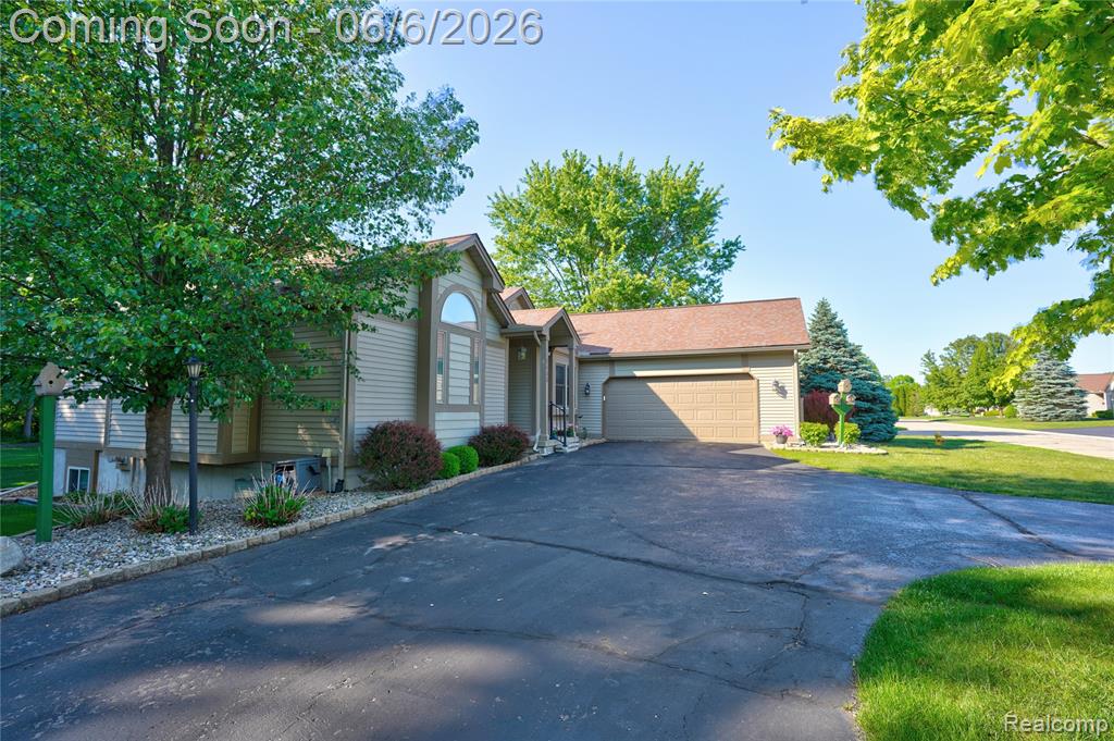 3433 Pinemeadow Court Property Photo 3