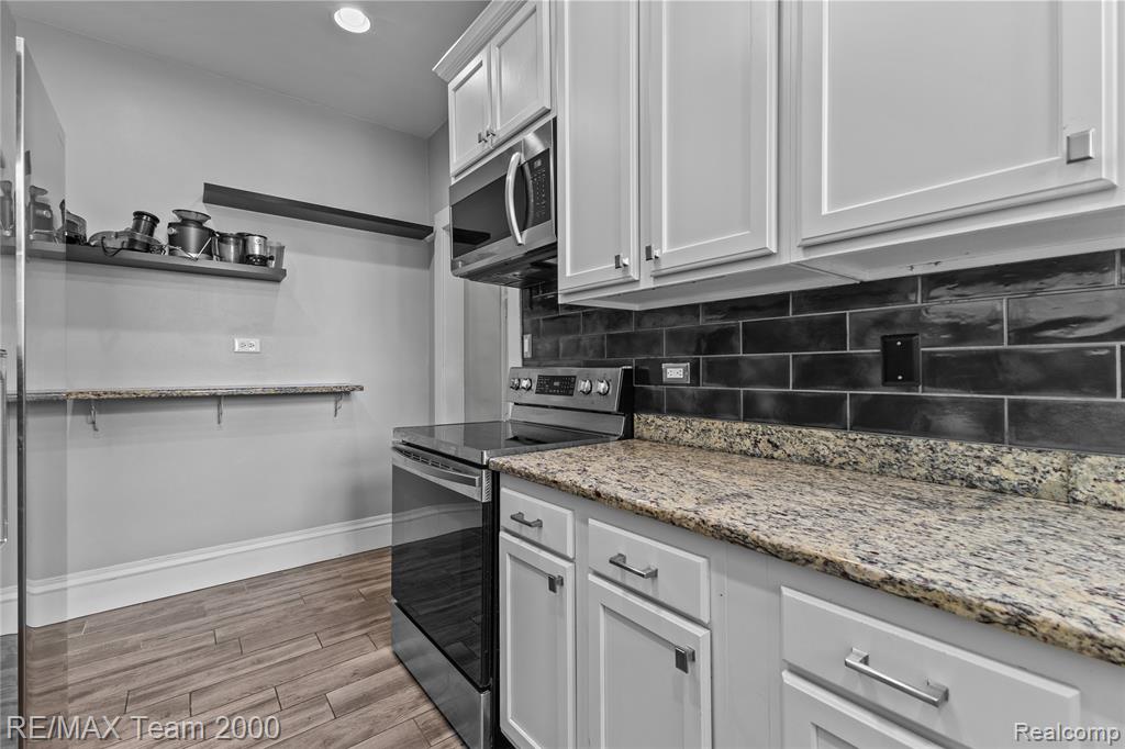 8120 E Jefferson Avenue Property Photo 12