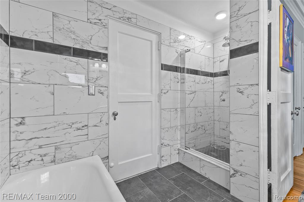 8120 E Jefferson Avenue Property Photo 16
