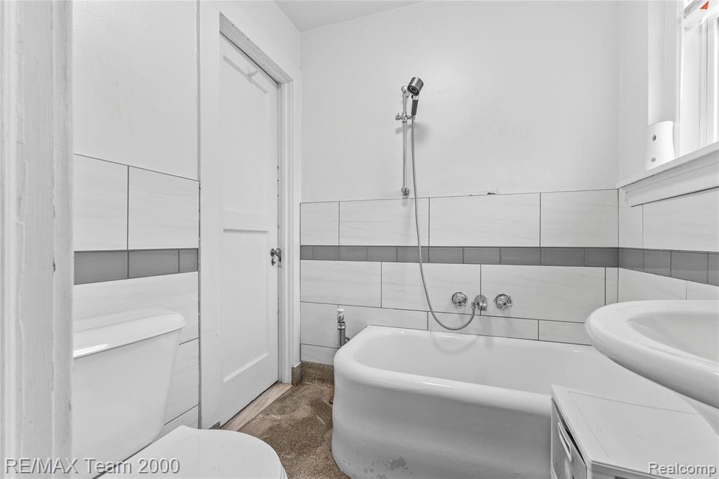 8120 E Jefferson Avenue Property Photo 20
