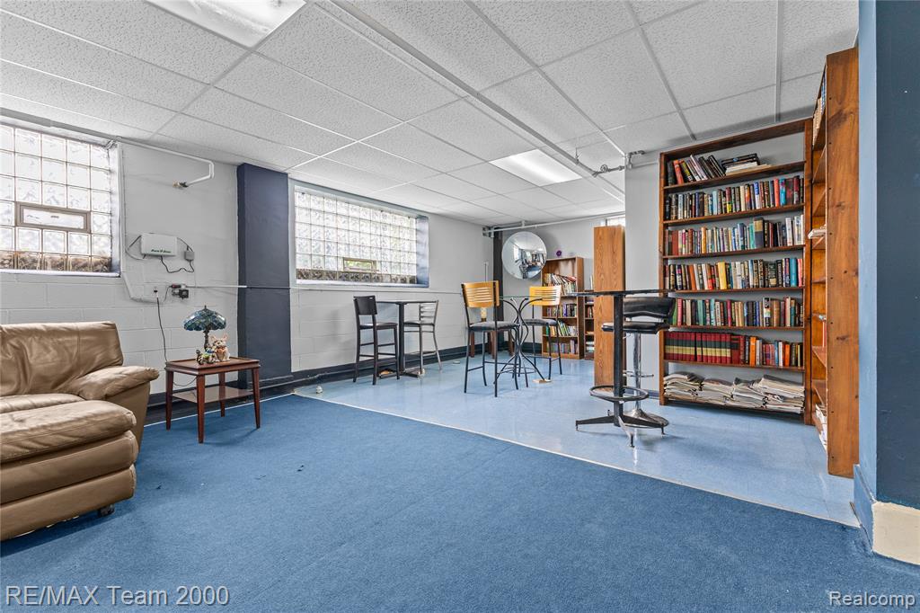 8120 E Jefferson Avenue Property Photo 28