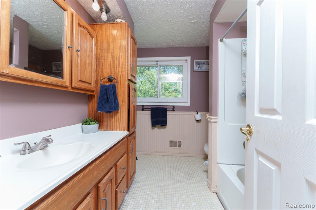 940 Rowland Road Property Photo 33