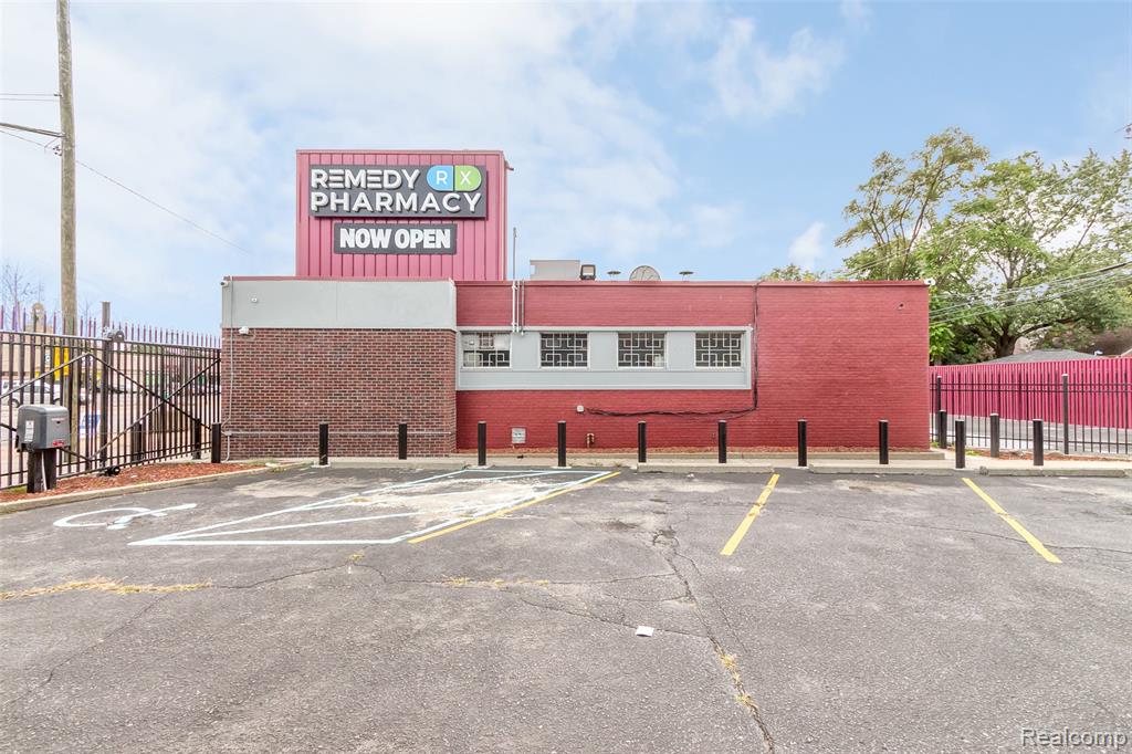16841 Schaefer Highway Property Photo 11