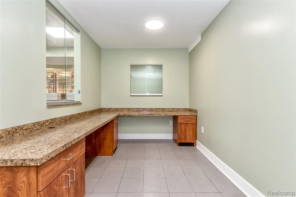 16841 Schaefer Highway Property Photo 19