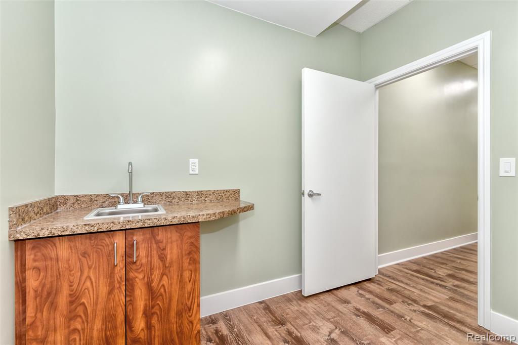 16841 Schaefer Highway Property Photo 24