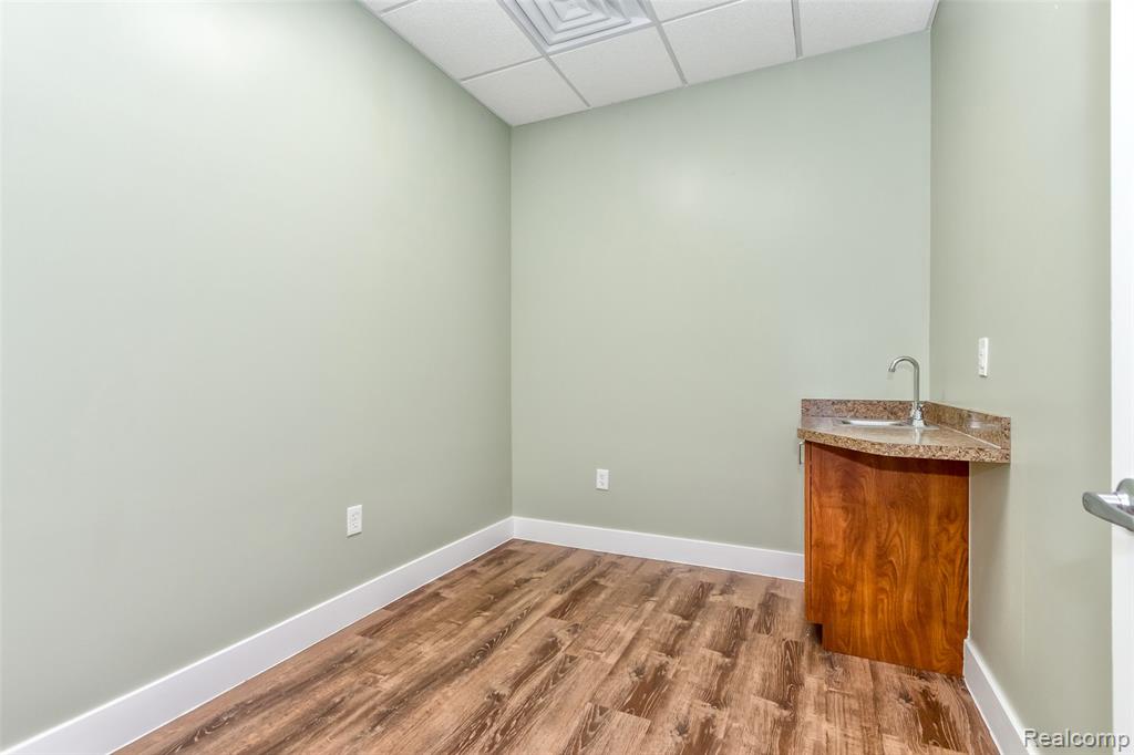 16841 Schaefer Highway Property Photo 25