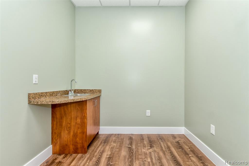 16841 Schaefer Highway Property Photo 26