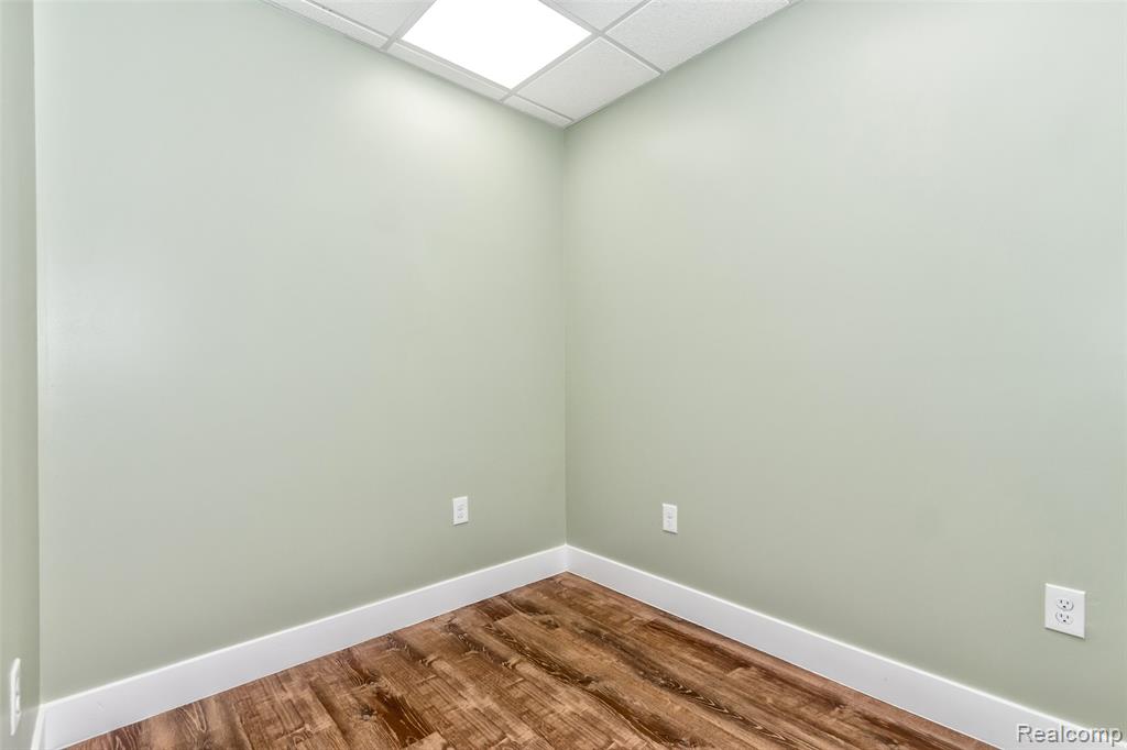 16841 Schaefer Highway Property Photo 32