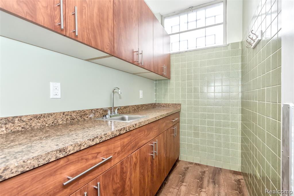 16841 Schaefer Highway Property Photo 33