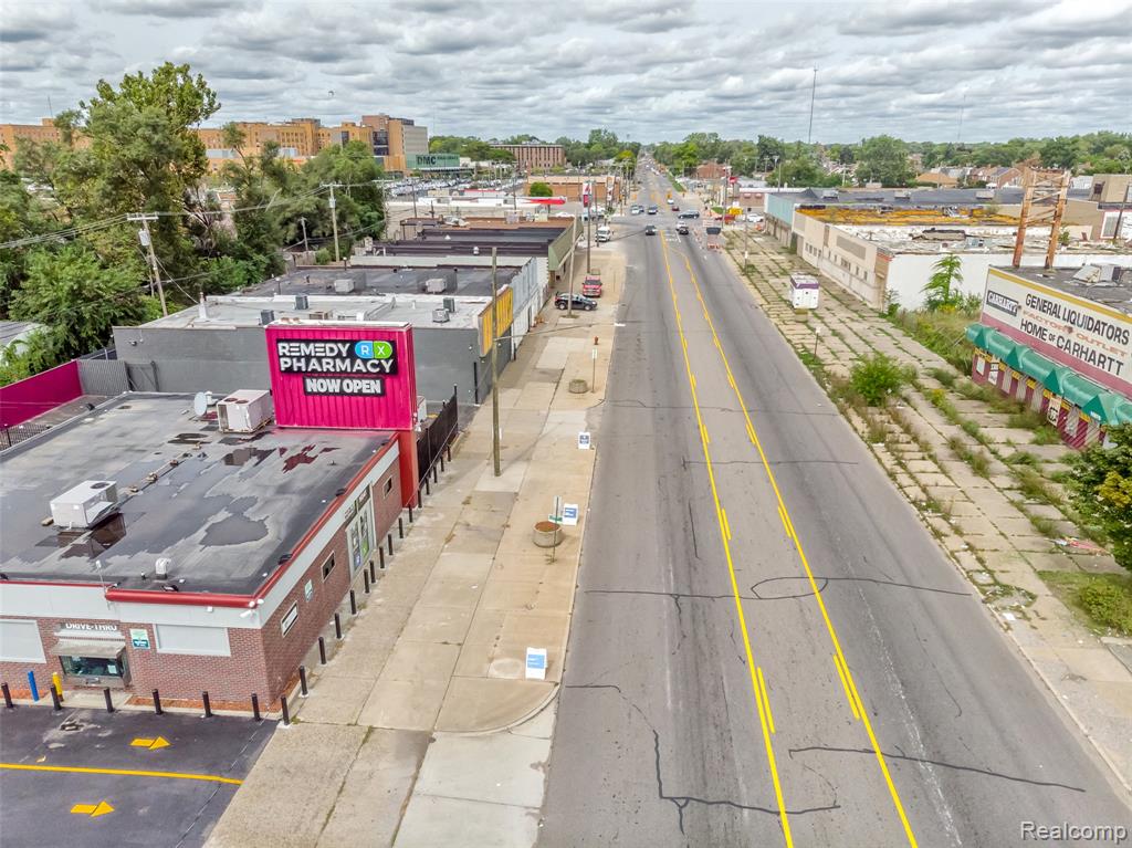 16841 Schaefer Highway Property Photo 38