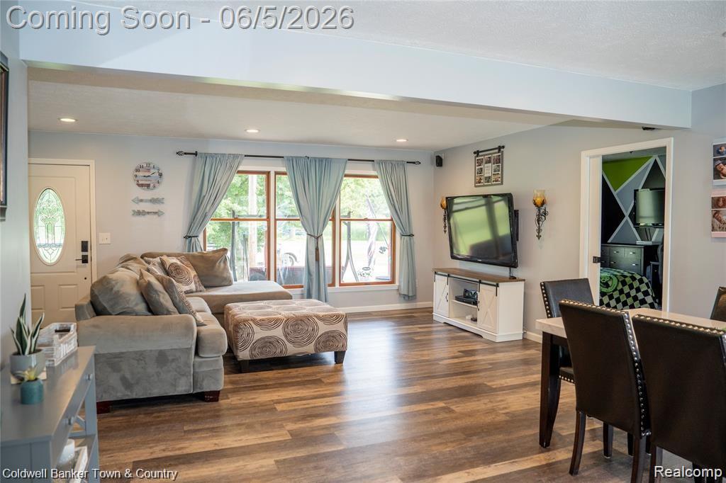 6881 Munsell Road Property Photo 4