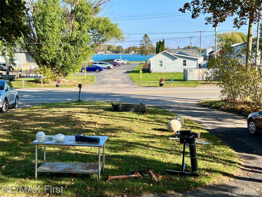 9280 River Road Property Photo 8