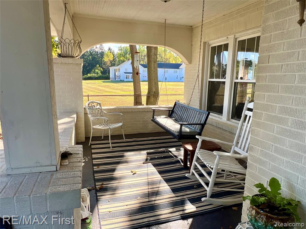 9280 River Road Property Photo 10