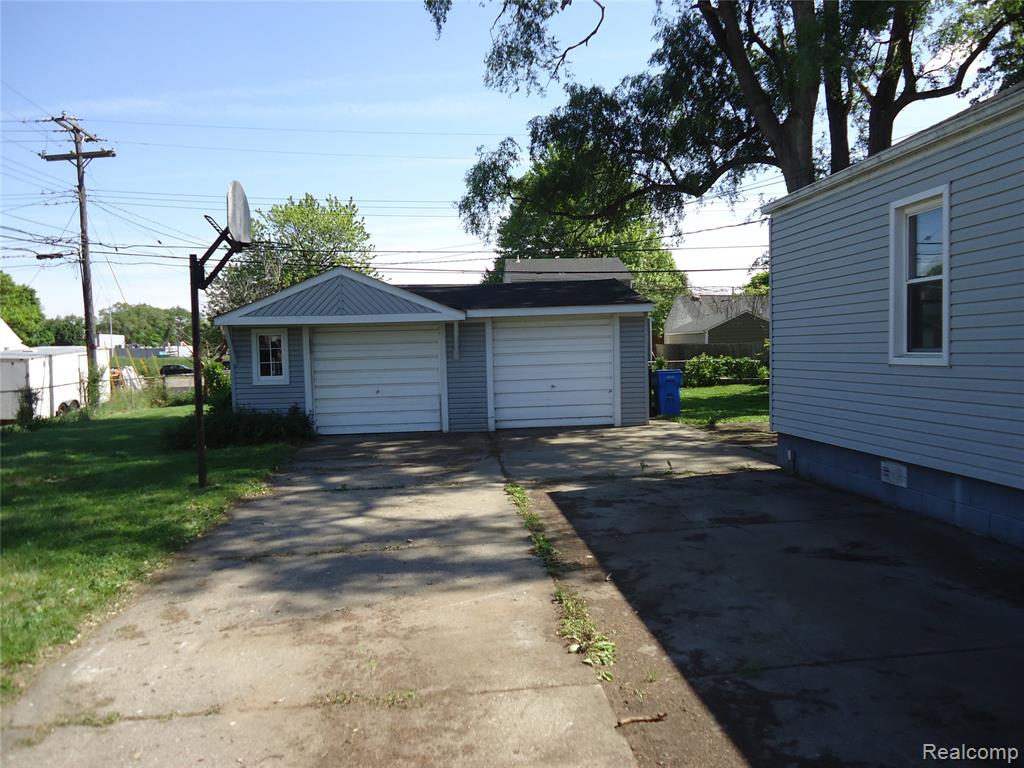 142 E Rowland Property Photo 2